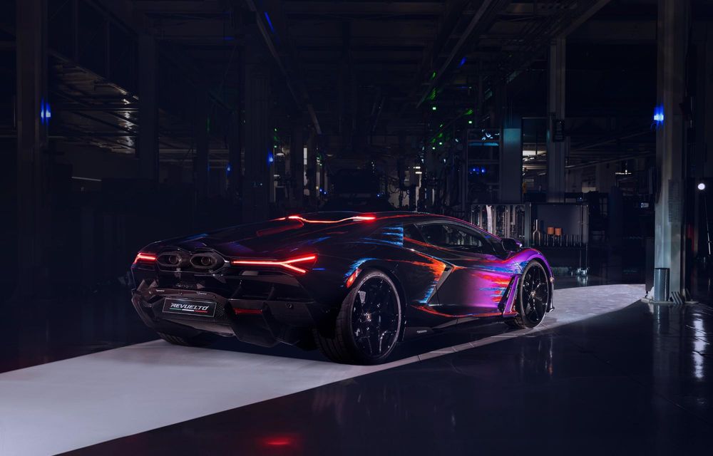 Noul Lamborghini Revuelto Opera Unica: aplicarea vopselei a durat 435 de ore - Poza 4