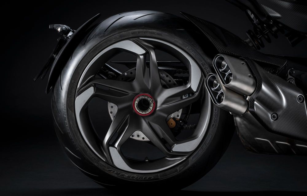 Ducati scoate o serie limitată de motociclete inspirate de Bentley - Poza 5
