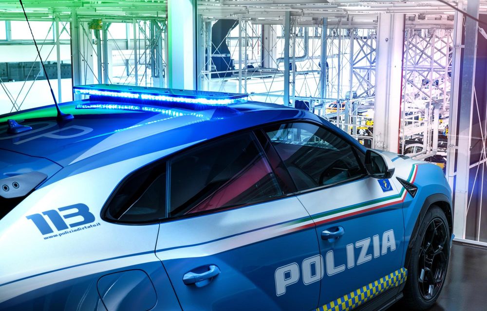 Lamborghini Urus Performante intră în dotarea poliției italiene - Poza 11