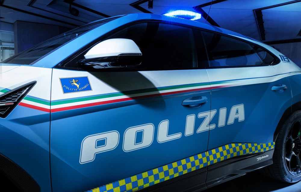 Lamborghini Urus Performante intră în dotarea poliției italiene - Poza 12