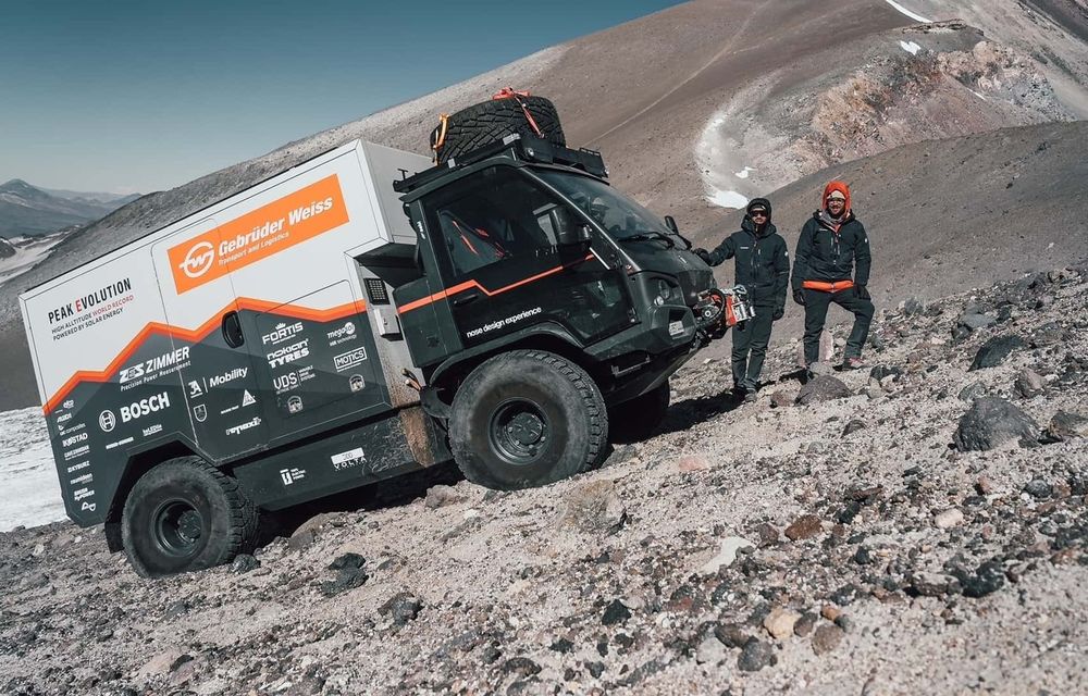 RECORD: Un camion electric, echipat cu panouri solare, a ajuns la 6.500 m altitudine - Poza 1