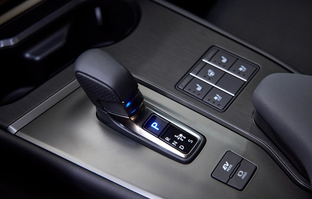 Versiune mai puternică pentru Lexus UX: noul 300h are 196 de cai putere - Poza 22