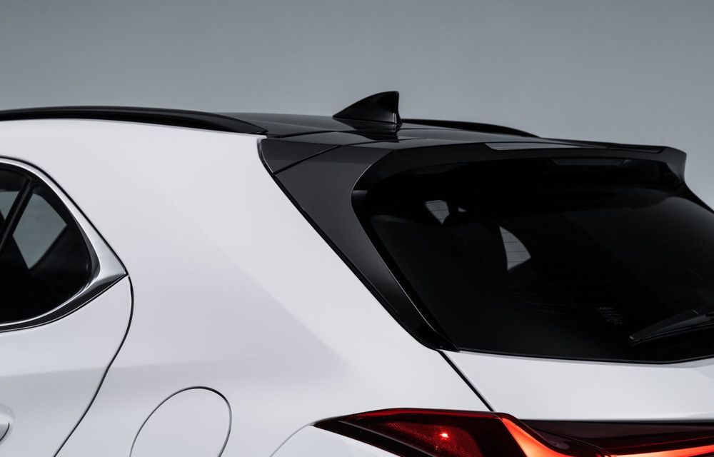 Versiune mai puternică pentru Lexus UX: noul 300h are 196 de cai putere - Poza 15