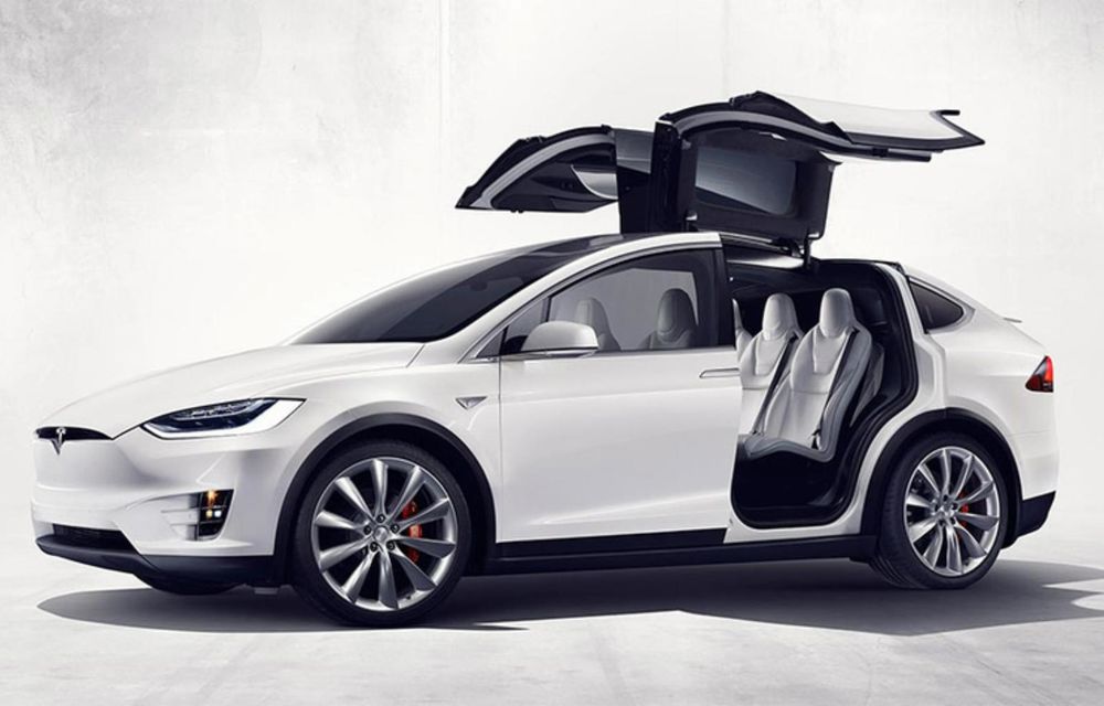 Tesla recheamă 120.000 de mașini din cauza ușilor care se deschid în caz de accident - Poza 1