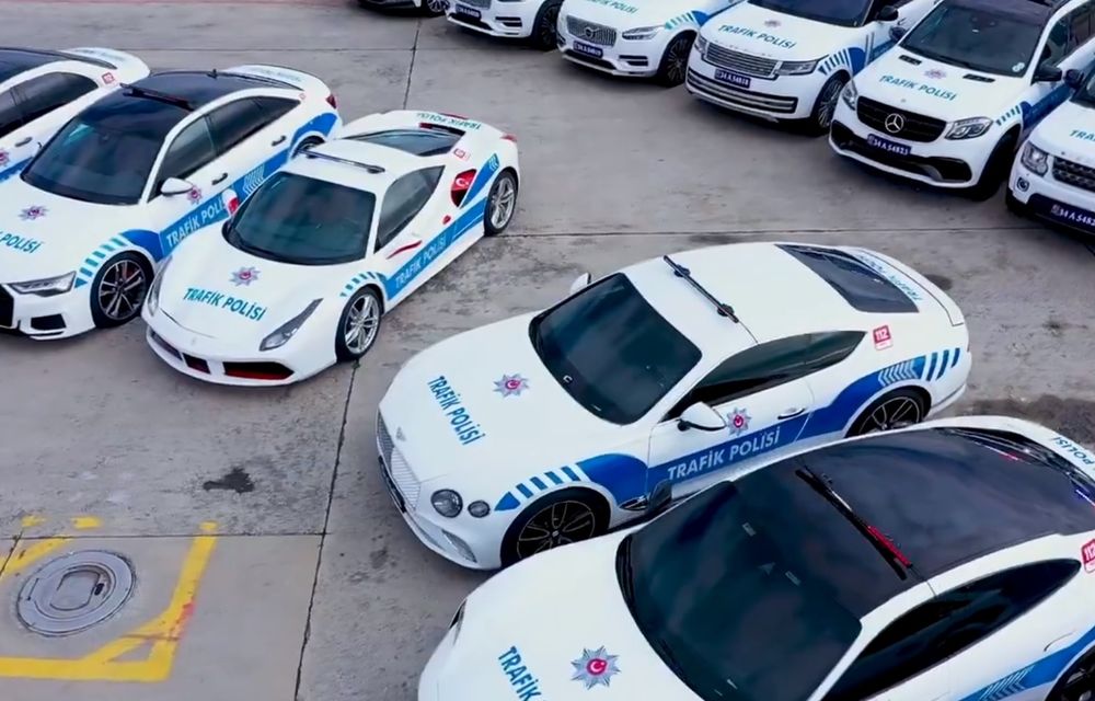 Poliția din Turcia primește Ferrari, Porsche și Bentley: flota valorează 3 milioane de euro - Poza 1