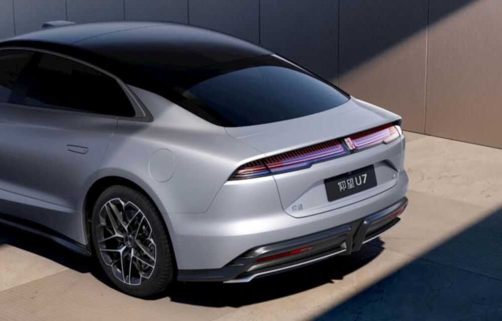Chinezii lansează un rival pentru Tesla Model S Plaid: preț de 127.600 de euro - Poza 5