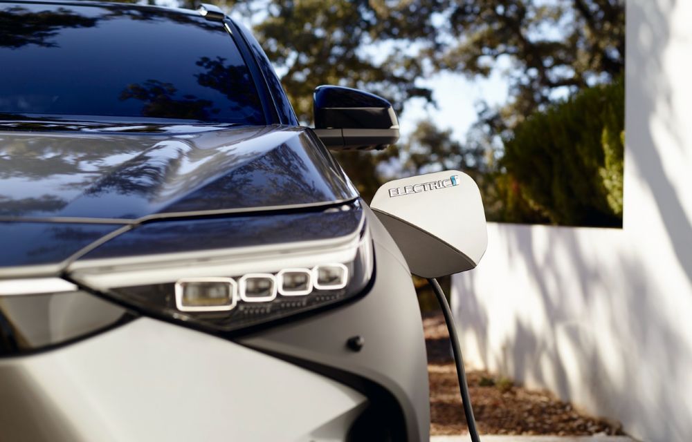 Toyota: primul model electric cu baterie în stare solidă va avea autonomie de 1200 de km - Poza 1