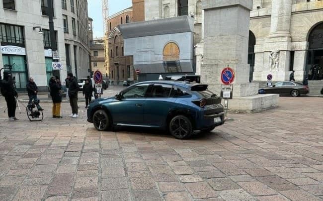 Noua generație Lancia Ypsilon, surprinsă fără camuflaj. Debut în februarie - Poza 5