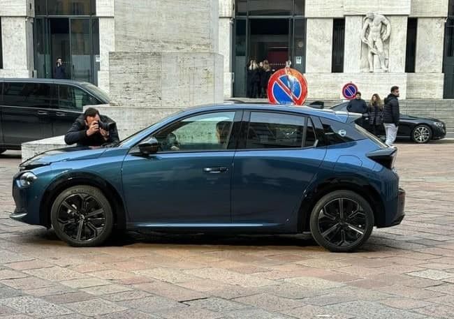 Noua generație Lancia Ypsilon, surprinsă fără camuflaj. Debut în februarie - Poza 4