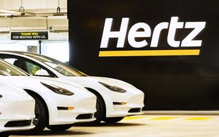 Compania de închirieri auto Hertz vinde flota de mașini electrice