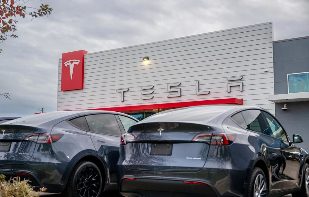 Tesla recheamă 200.000 de mașini din cauza problemelor software la camera video spate - Poza 1