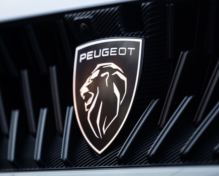 Peugeot integrează tehnologia ChatGPT în mașinile sale, din 2024