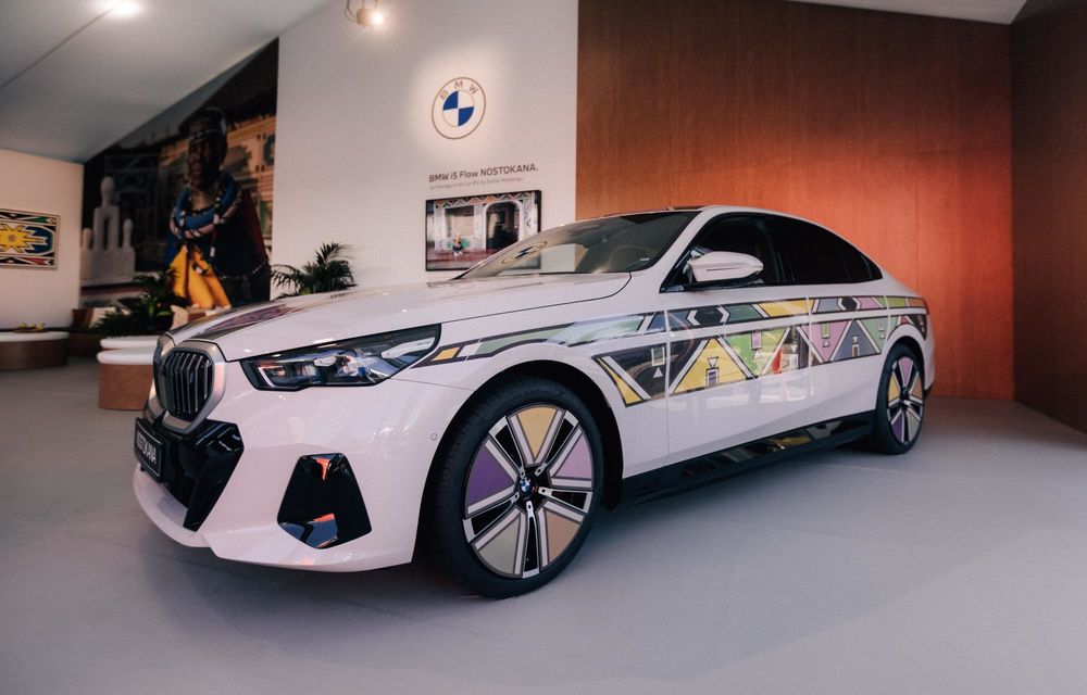 Electricul BMW i5, transformat în Art Car: grafică digitală care își schimbă culoarea - Poza 3
