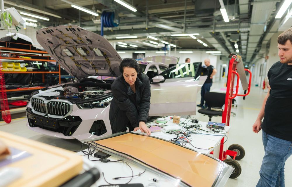 Electricul BMW i5, transformat în Art Car: grafică digitală care își schimbă culoarea - Poza 19