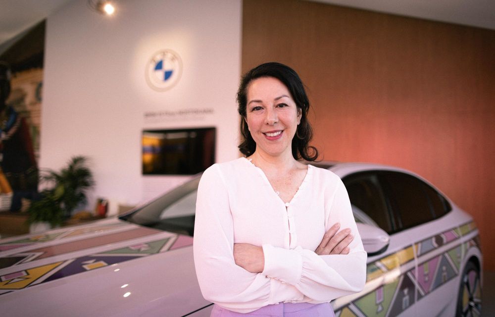 Electricul BMW i5, transformat în Art Car: grafică digitală care își schimbă culoarea - Poza 20