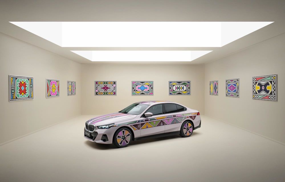 Electricul BMW i5, transformat în Art Car: grafică digitală care își schimbă culoarea - Poza 36