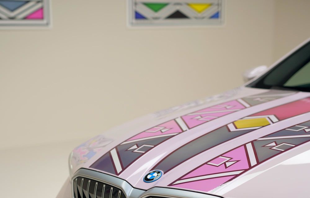 Electricul BMW i5, transformat în Art Car: grafică digitală care își schimbă culoarea - Poza 38