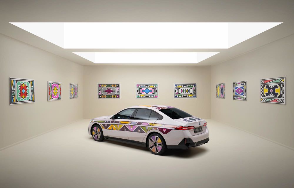 Electricul BMW i5, transformat în Art Car: grafică digitală care își schimbă culoarea - Poza 40