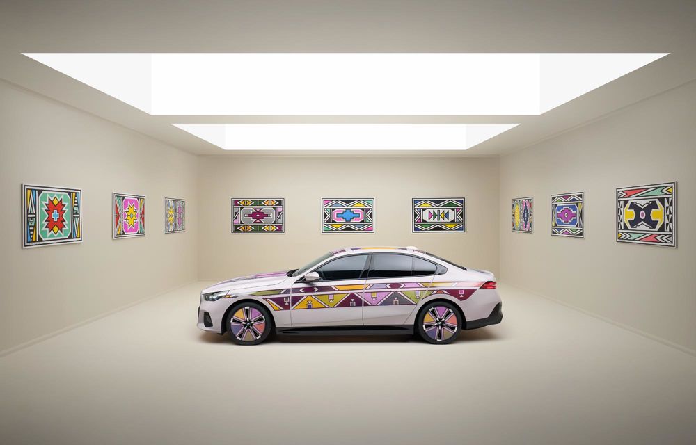 Electricul BMW i5, transformat în Art Car: grafică digitală care își schimbă culoarea - Poza 42