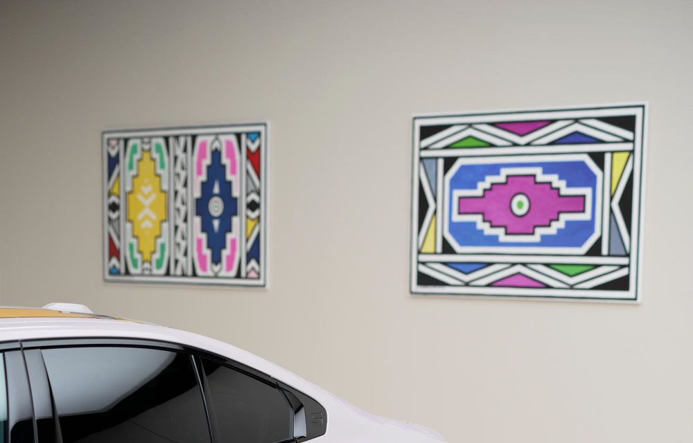 Electricul BMW i5, transformat în Art Car: grafică digitală care își schimbă culoarea - Poza 51