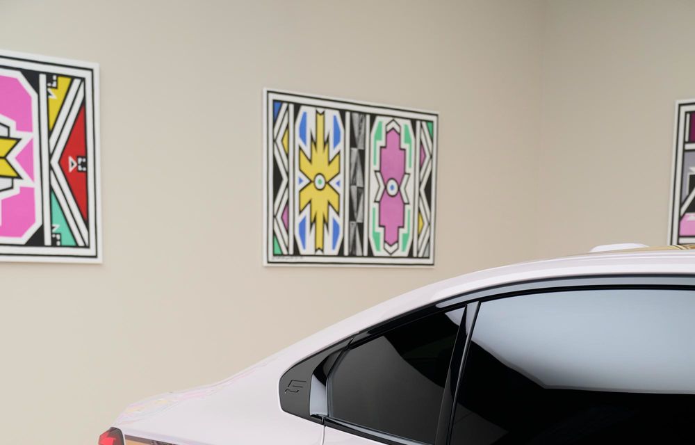 Electricul BMW i5, transformat în Art Car: grafică digitală care își schimbă culoarea - Poza 56