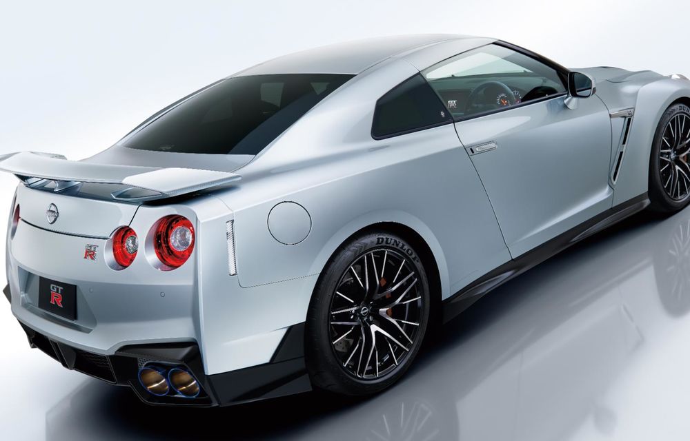Ultimele noutăți pentru Nissan GT-R: interior albastru și piese Nismo - Poza 14