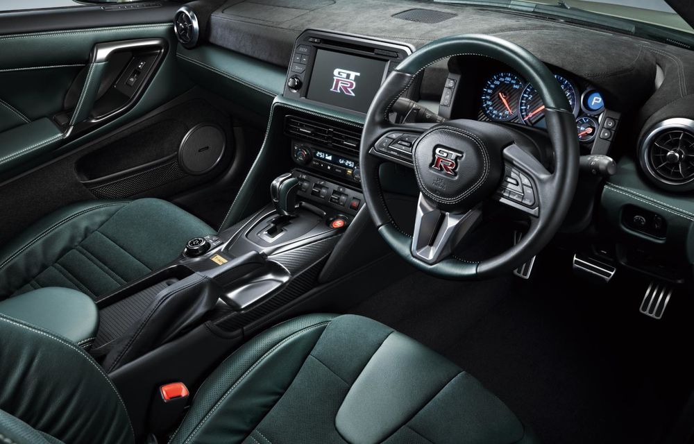 Ultimele noutăți pentru Nissan GT-R: interior albastru și piese Nismo - Poza 19