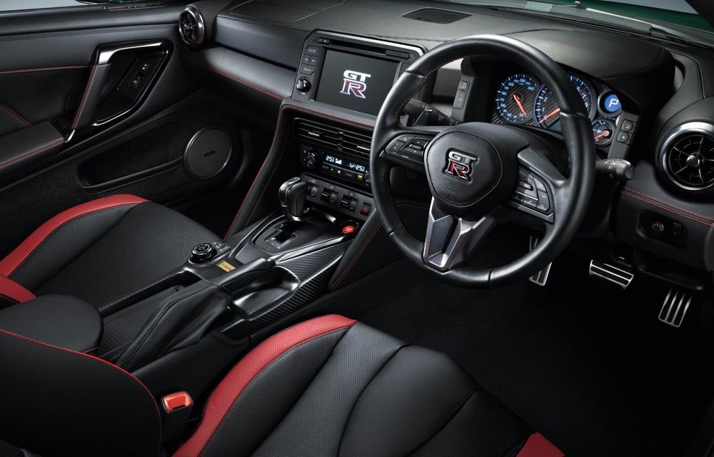 Ultimele noutăți pentru Nissan GT-R: interior albastru și piese Nismo - Poza 21