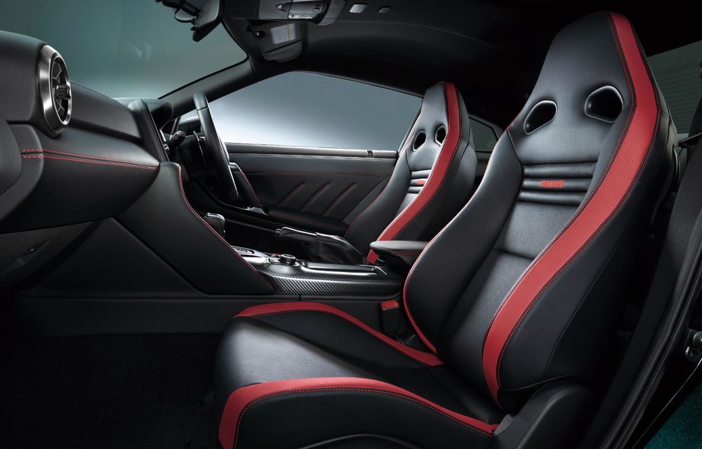 Ultimele noutăți pentru Nissan GT-R: interior albastru și piese Nismo - Poza 22