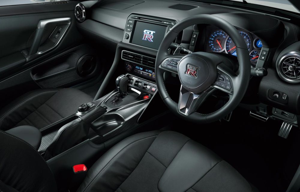 Ultimele noutăți pentru Nissan GT-R: interior albastru și piese Nismo - Poza 23