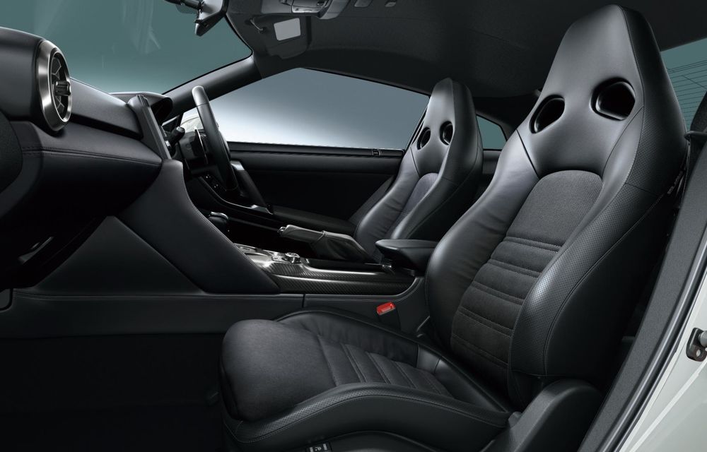 Ultimele noutăți pentru Nissan GT-R: interior albastru și piese Nismo - Poza 24