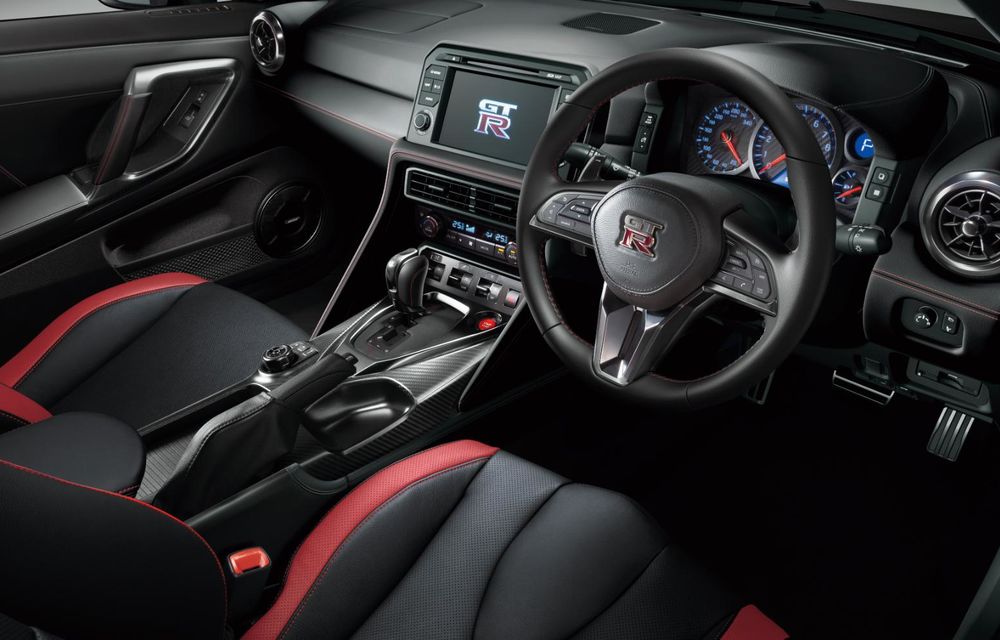 Ultimele noutăți pentru Nissan GT-R: interior albastru și piese Nismo - Poza 25