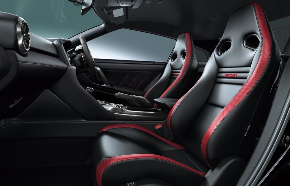 Ultimele noutăți pentru Nissan GT-R: interior albastru și piese Nismo - Poza 26