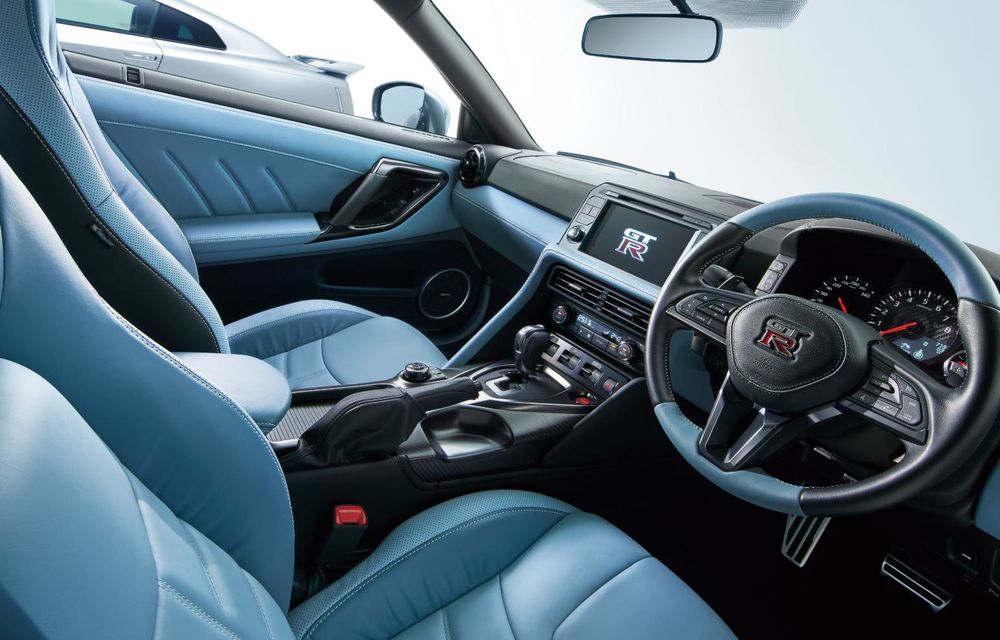Ultimele noutăți pentru Nissan GT-R: interior albastru și piese Nismo - Poza 16