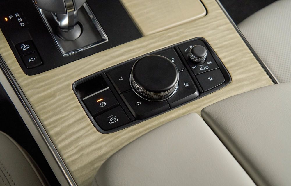 PREMIERĂ: Am văzut pe viu noua Mazda CX-80. Iată 5 lucruri esențiale! - Poza 16