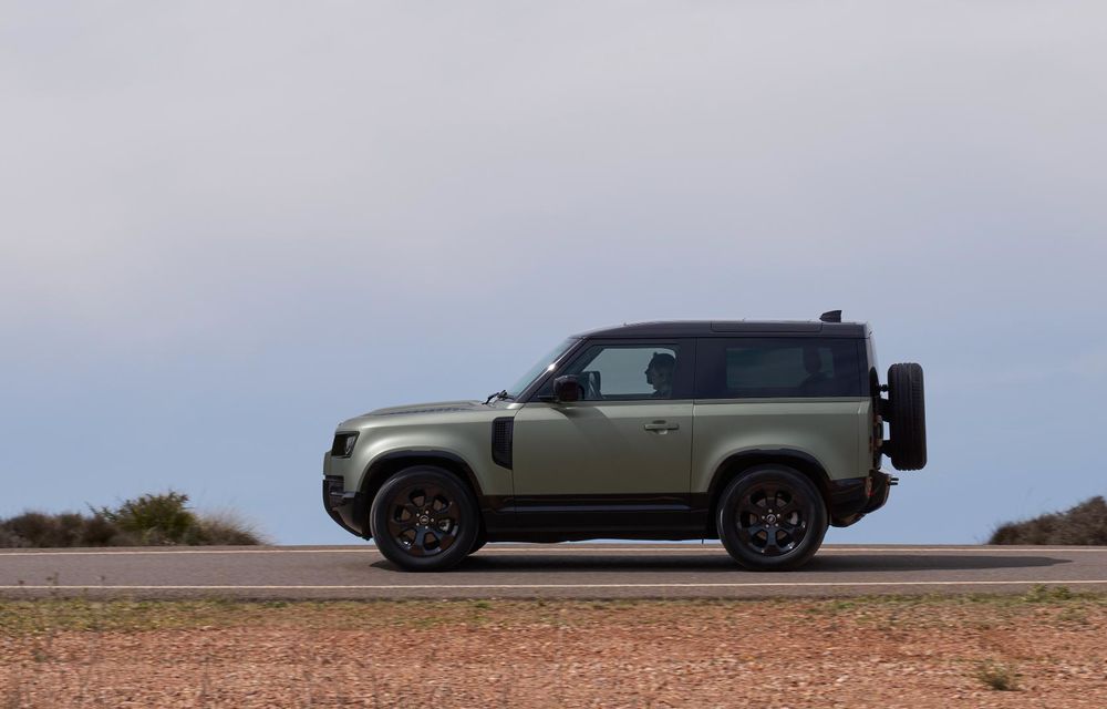 Noutăți pentru Land Rover Defender: motor diesel mai puternic și mai mult lux - Poza 23