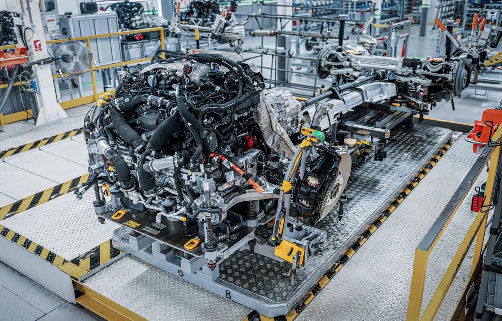 Bentley: Succesorul motorului W12 este un V8 hibrid cu peste 750 CP - Poza 1