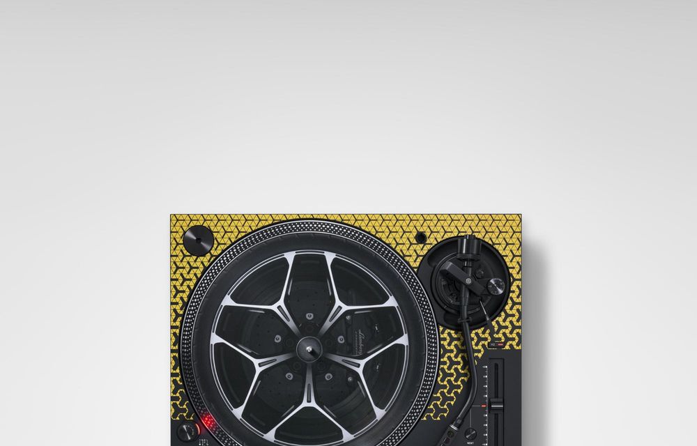 Lamborghini lansează un disc vinil cu sunetul motoarelor sale V12 - Poza 3