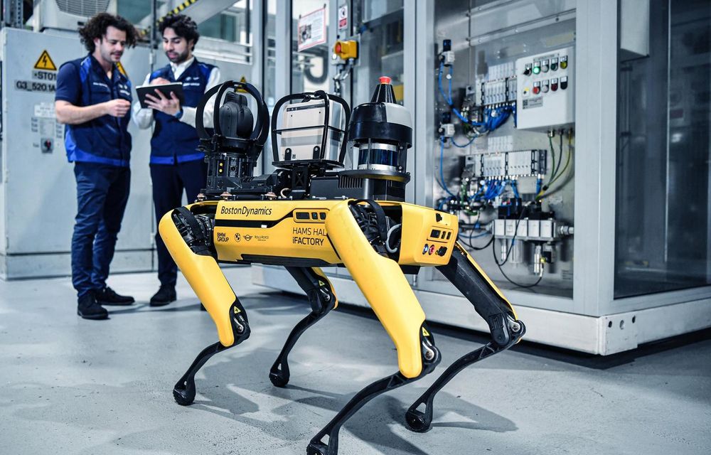 Faceți cunoștință cu SpOTTO, noul câine robot folosit de BMW pentru producția de motoare - Poza 1