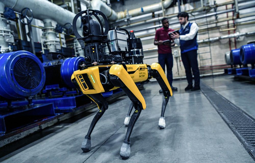 Faceți cunoștință cu SpOTTO, noul câine robot folosit de BMW pentru producția de motoare - Poza 4