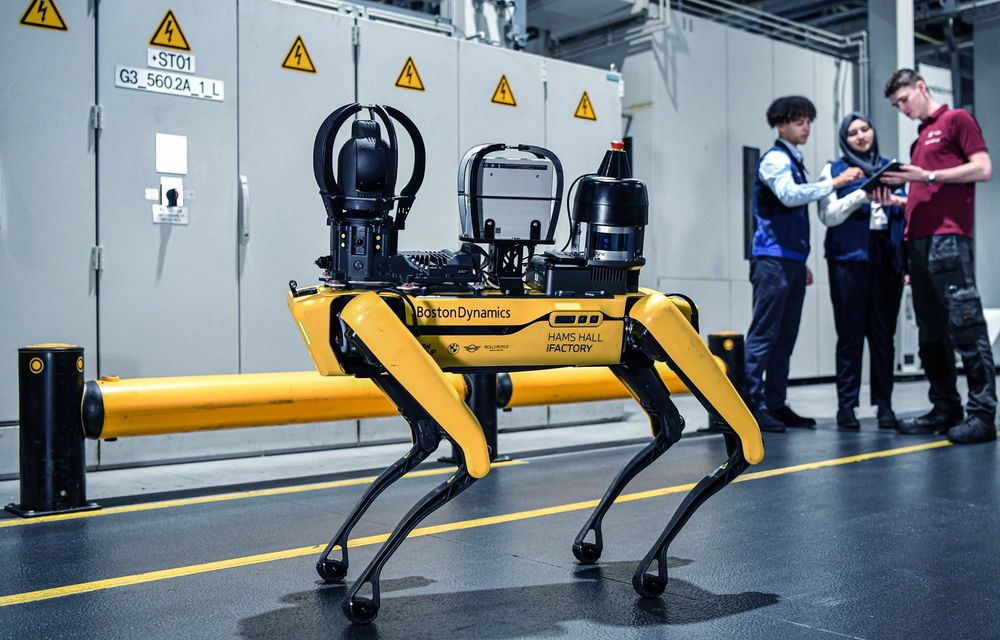 Faceți cunoștință cu SpOTTO, noul câine robot folosit de BMW pentru producția de motoare - Poza 3