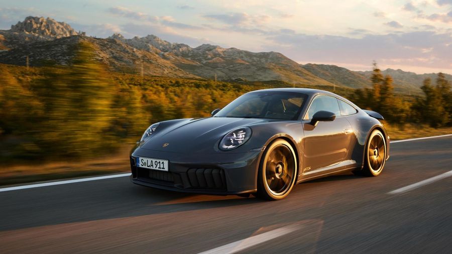Noul Porsche 911 facelift este aici: în premieră, versiune hibridă cu 541 CP