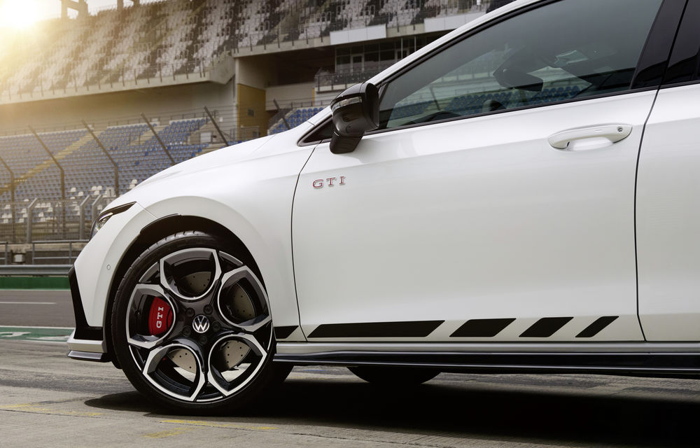Acesta este noul Volkswagen Golf GTI Clubsport: 300 CP și 267 km/h viteză maximă - Poza 6
