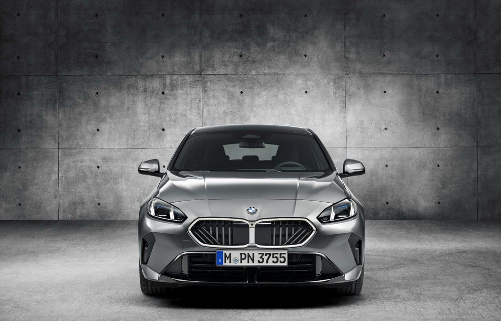 Noul BMW Seria 1 facelift: motorizări electrificate și, în premieră, plafon contrastant - Poza 4