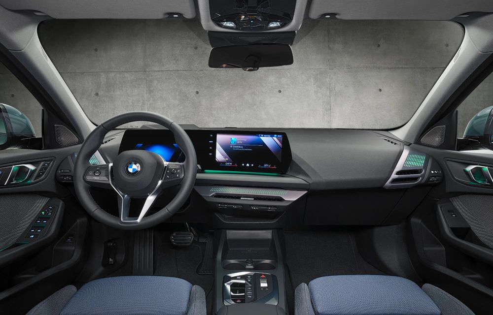 Noul BMW Seria 1 facelift: motorizări electrificate și, în premieră, plafon contrastant - Poza 15