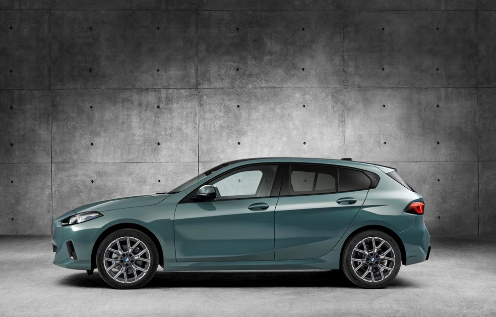 Noul BMW Seria 1 facelift: motorizări electrificate și, în premieră, plafon contrastant - Poza 19