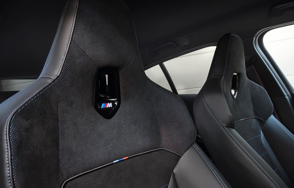 Noul BMW Seria 1 facelift: motorizări electrificate și, în premieră, plafon contrastant - Poza 33