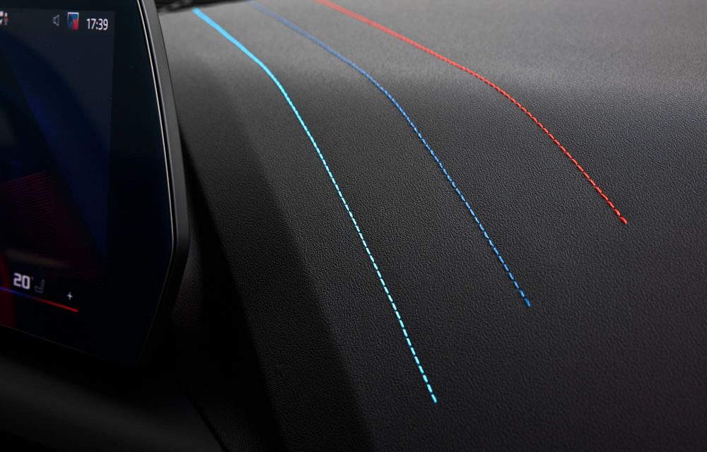 Noul BMW Seria 1 facelift: motorizări electrificate și, în premieră, plafon contrastant - Poza 34