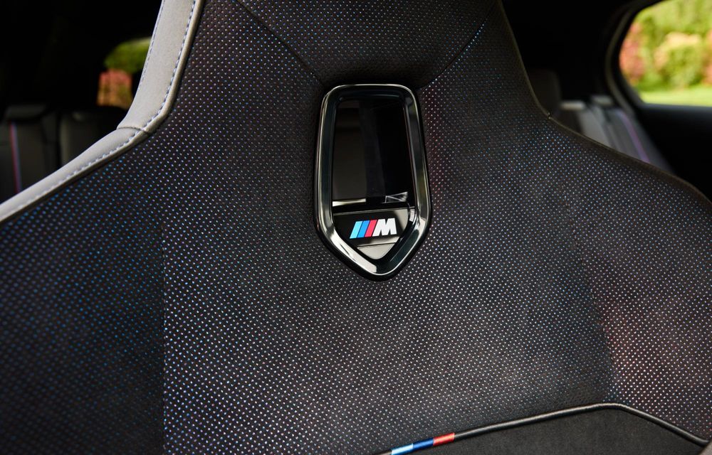 Noul BMW Seria 1 facelift: motorizări electrificate și, în premieră, plafon contrastant - Poza 36