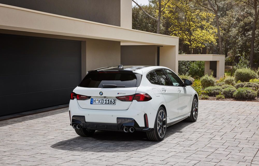 Noul BMW Seria 1 facelift: motorizări electrificate și, în premieră, plafon contrastant - Poza 52